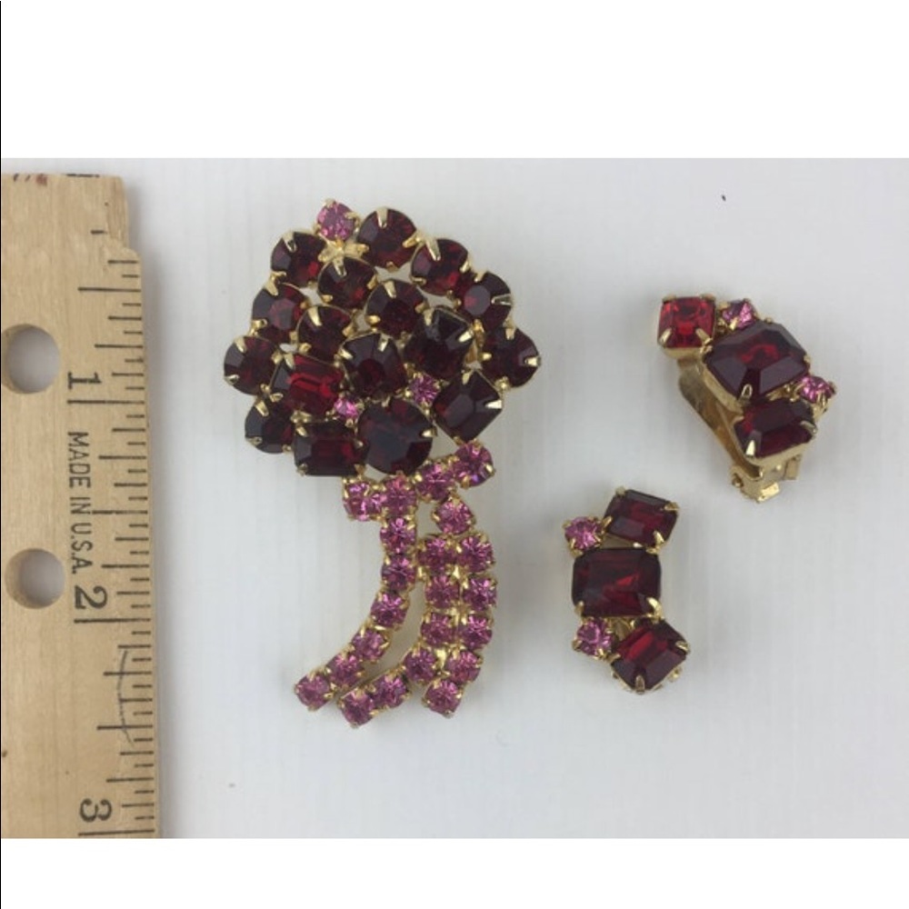 ! VTG 1950’s Brooch and Earring Set with Ruby Red and Pink Rhinestones by Cora